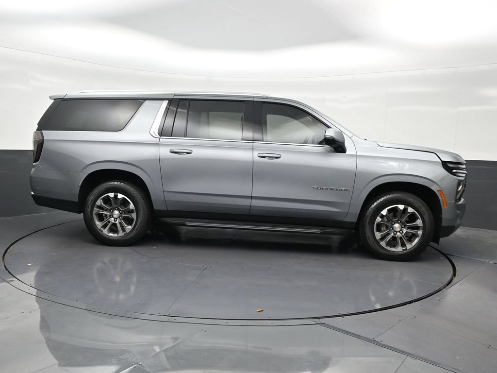 Used 2025 Chevrolet Suburban LT w/ Comfort Package RWD image 7