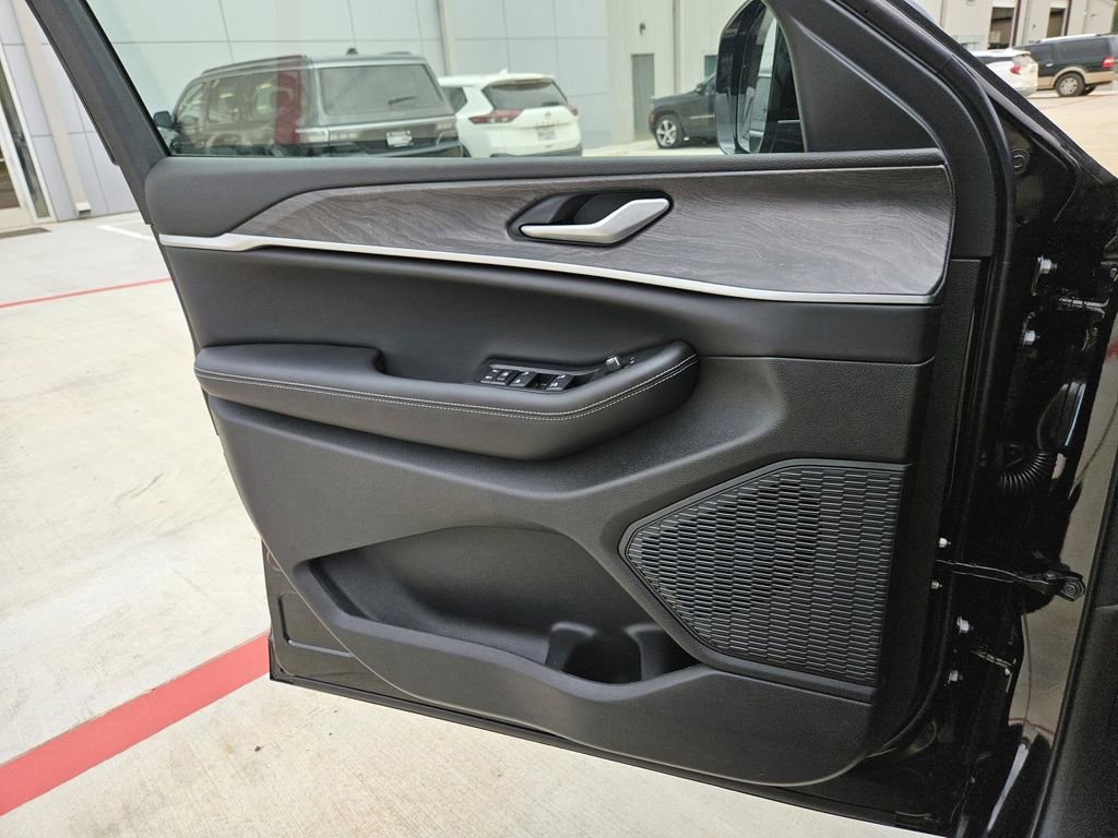 New 2026 Jeep Grand Cherokee L 2WD image 9