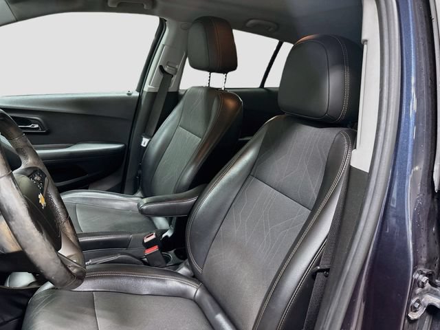 Used 2018 Chevrolet Trax LT w/ LT Convenience Package AWD/4WD image 17