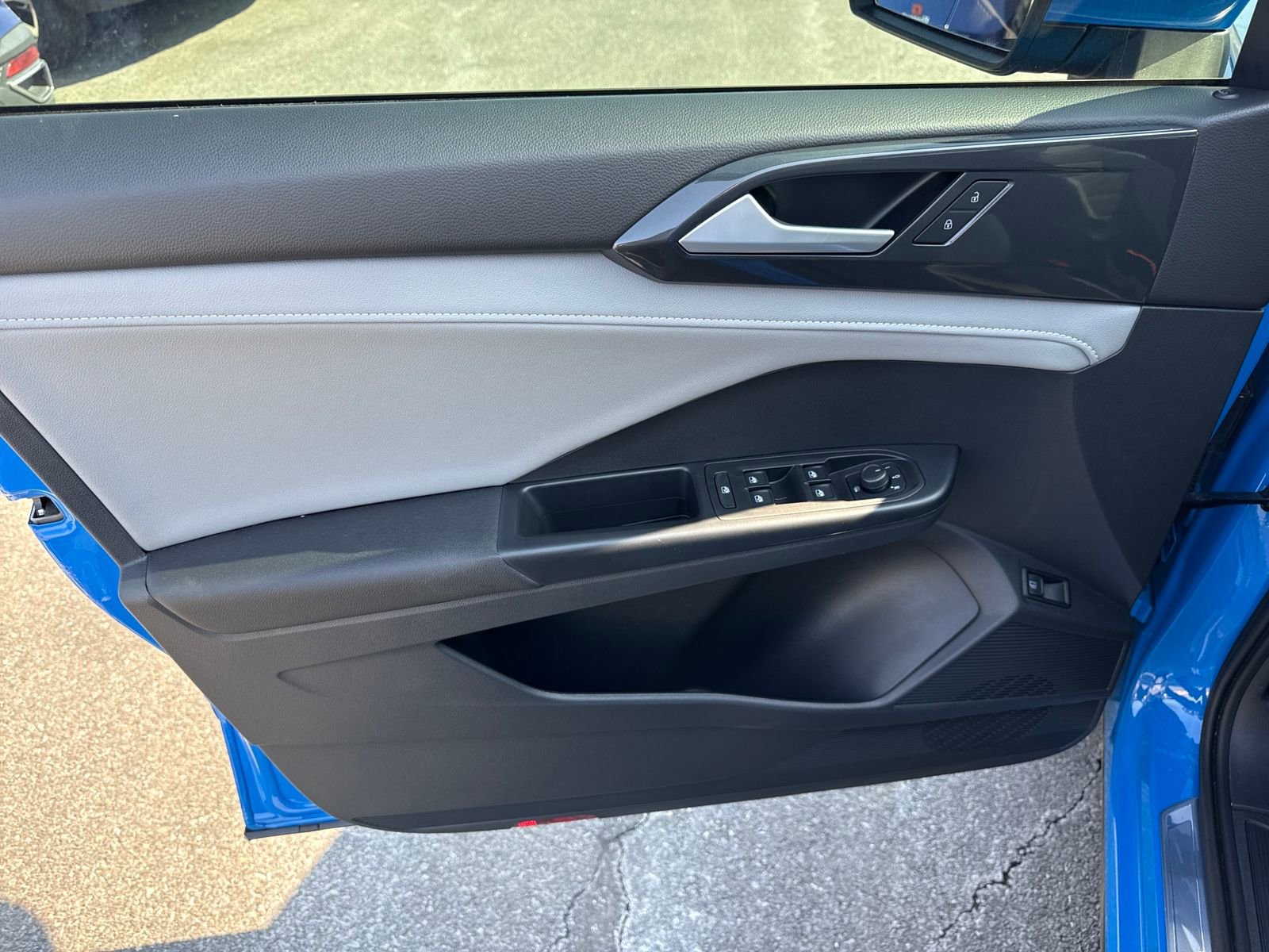 Certified 2023 Volkswagen Taos SEL image 11