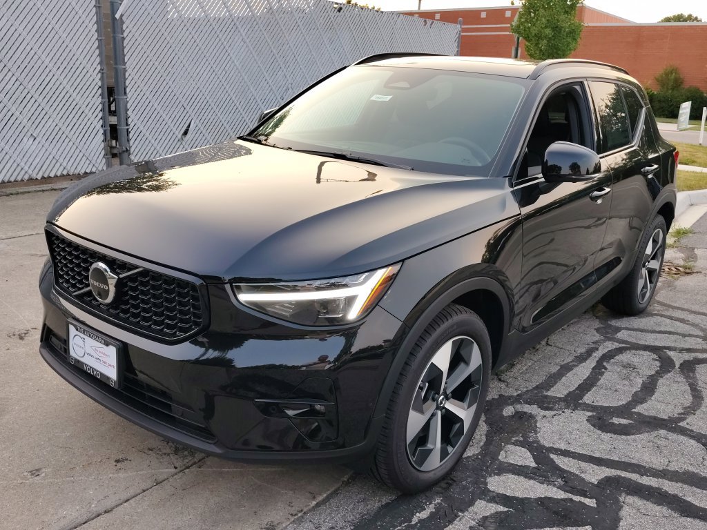 New 2026 Volvo XC40 B5 Plus w/ Protection Package Premier AWD/4WD image 6