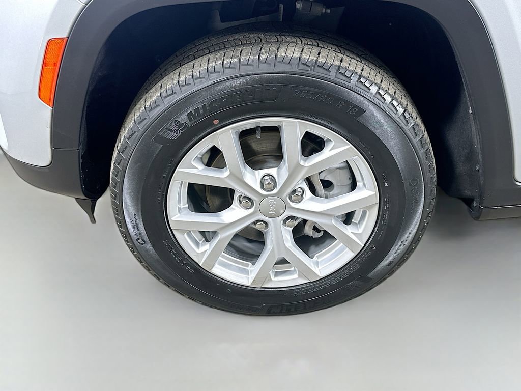 Used 2023 Jeep Grand Cherokee Limited AWD/4WD image 8