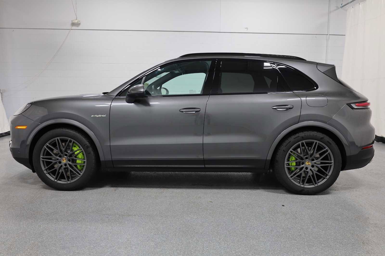 Certified 2024 Porsche Cayenne S image 5
