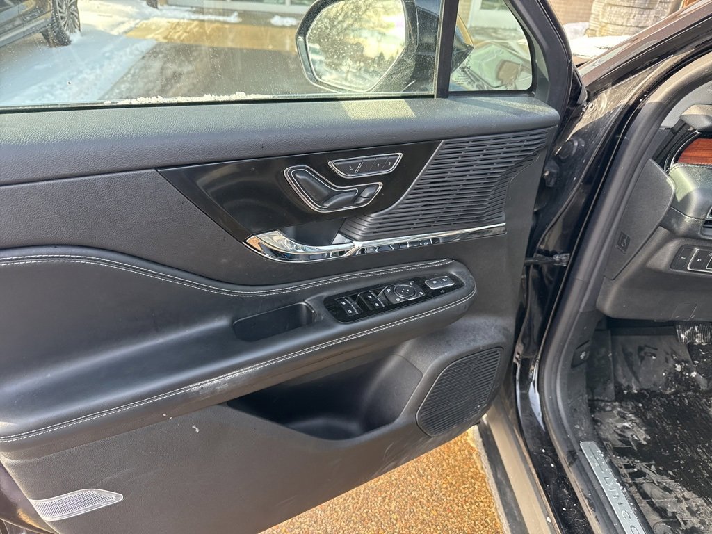 Used 2022 Lincoln Corsair Reserve w/ Equipment Group 201A image 8