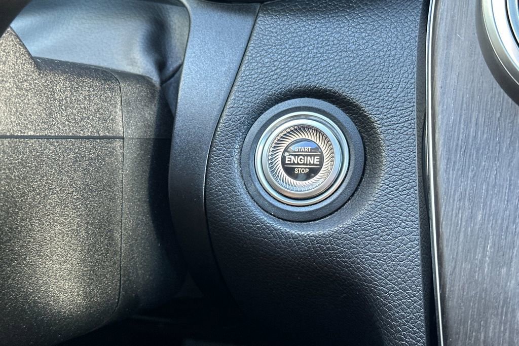 Used 2019 Mercedes-Benz C 300 Sedan image 22