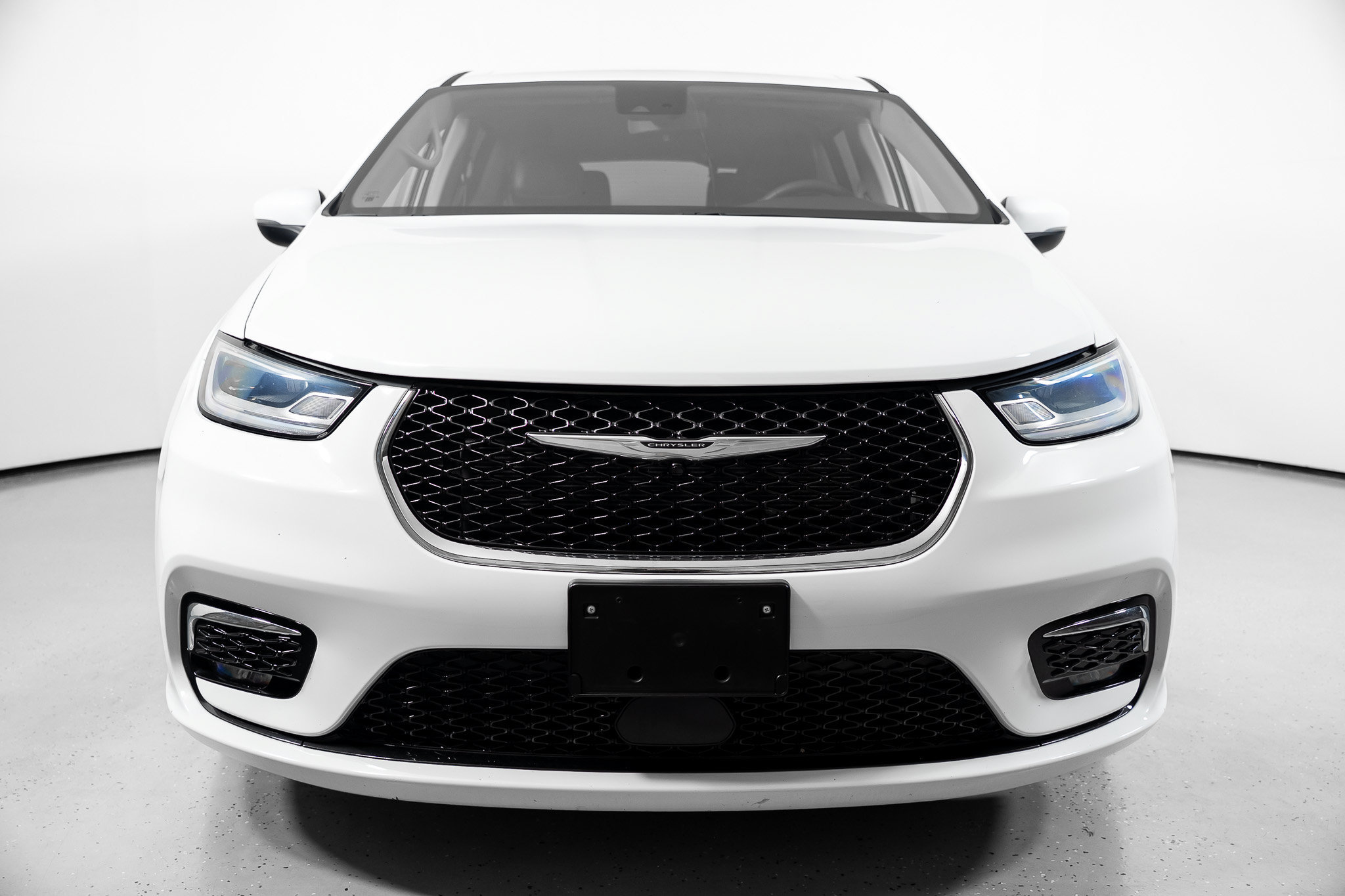Used 2023 Chrysler Pacifica Touring-L FWD image 18