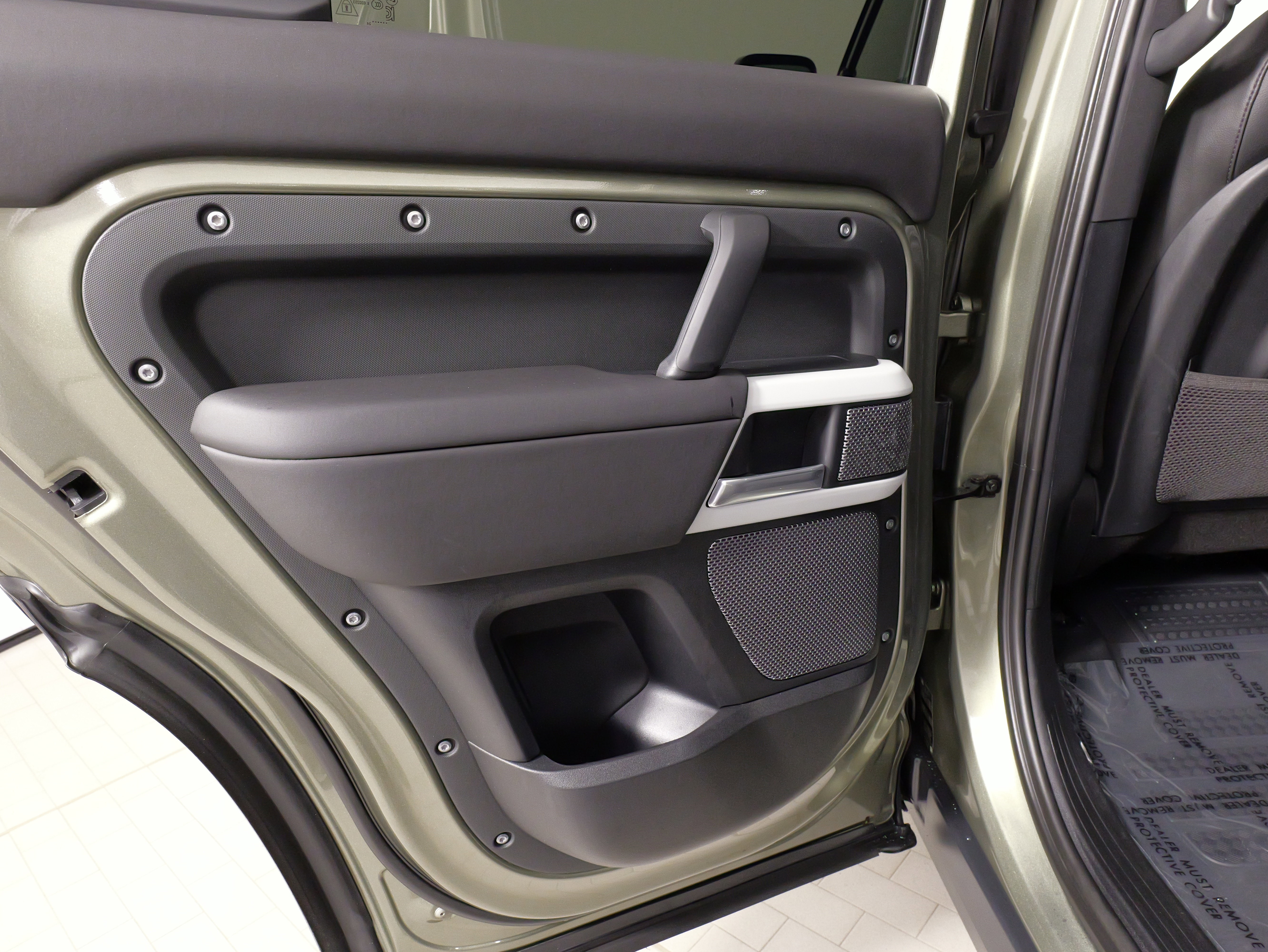 Used 2024 Land Rover Defender 110 S image 32