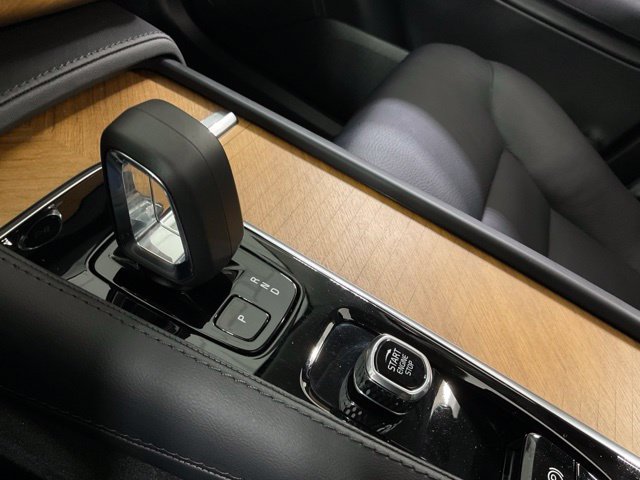 Certified 2024 Volvo XC90 T8 Plus w/ Protection Package Premier AWD/4WD image 18