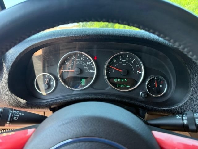 Used 2014 Jeep Wrangler Unlimited Sahara w/ Max Tow Package AWD/4WD image 12
