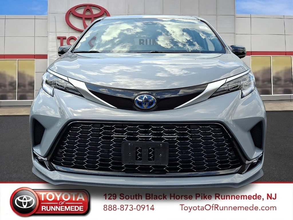 Certified 2023 Toyota Sienna XSE w/ XSE Plus Package AWD/4WD image 2