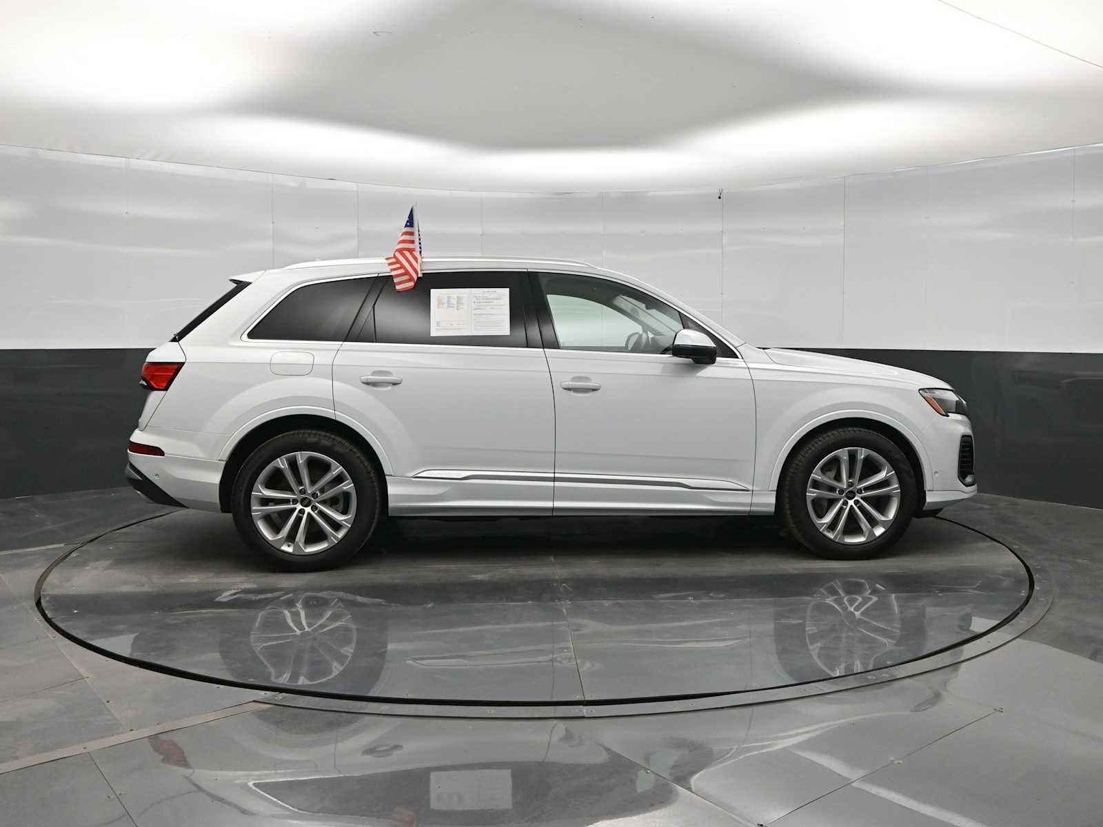 Used 2025 Audi Q7 3.0T Prestige w/ Prestige Package AWD/4WD image 9