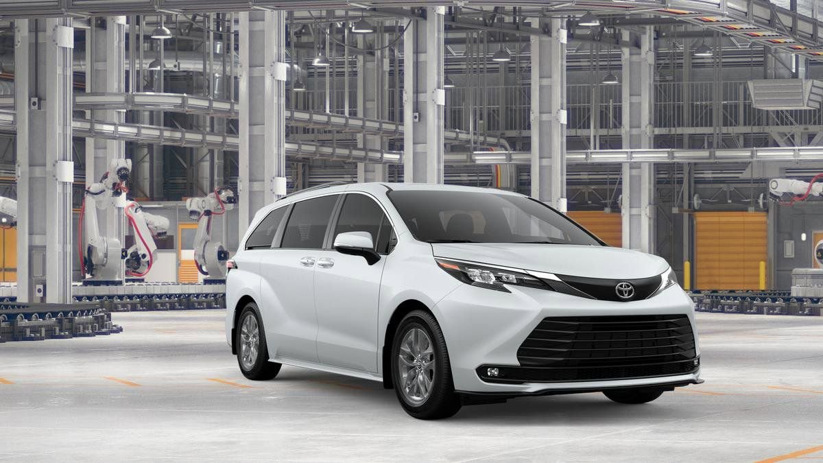 New 2026 Toyota Sienna XLE FWD image 15