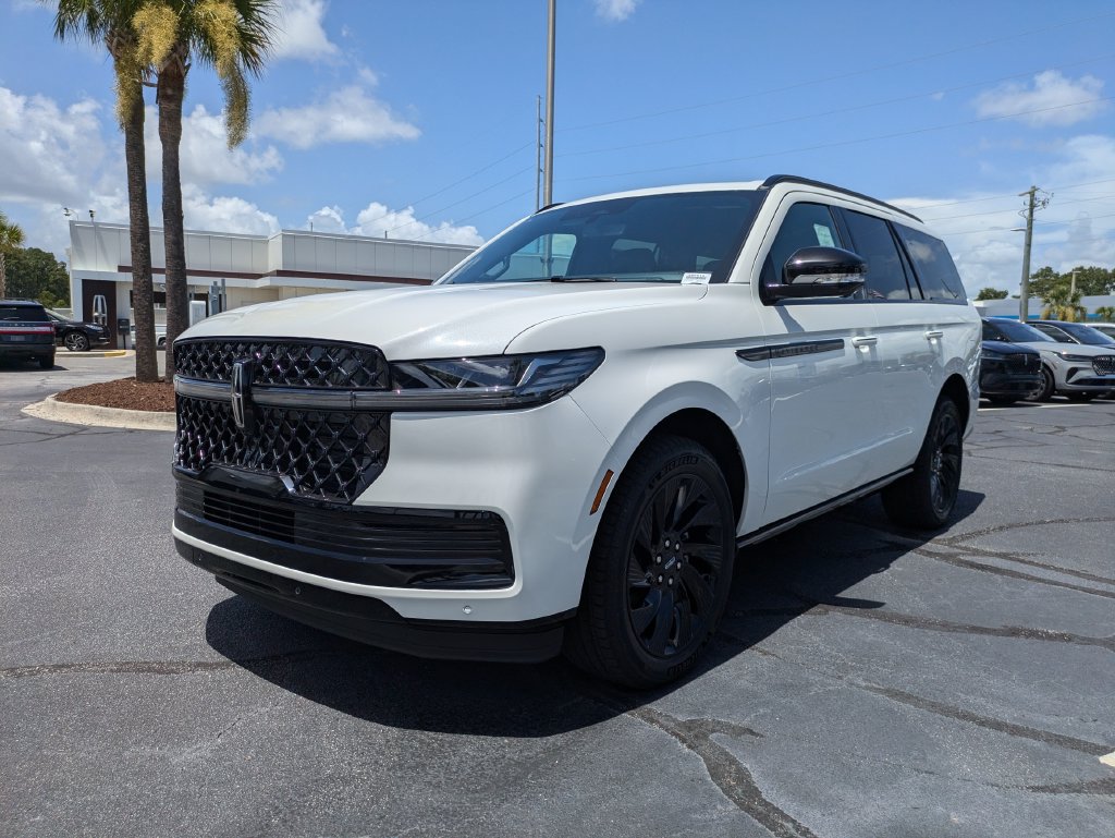 New 2027 Lincoln Navigator Reserve w/ Jet Appearance Package AWD/4WD image 8