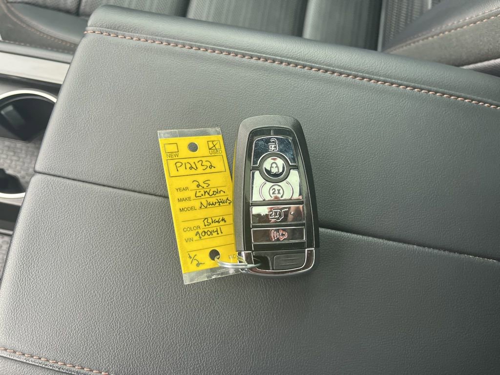 Used 2025 Lincoln Nautilus Reserve w/ Jet Appearance Package image 20