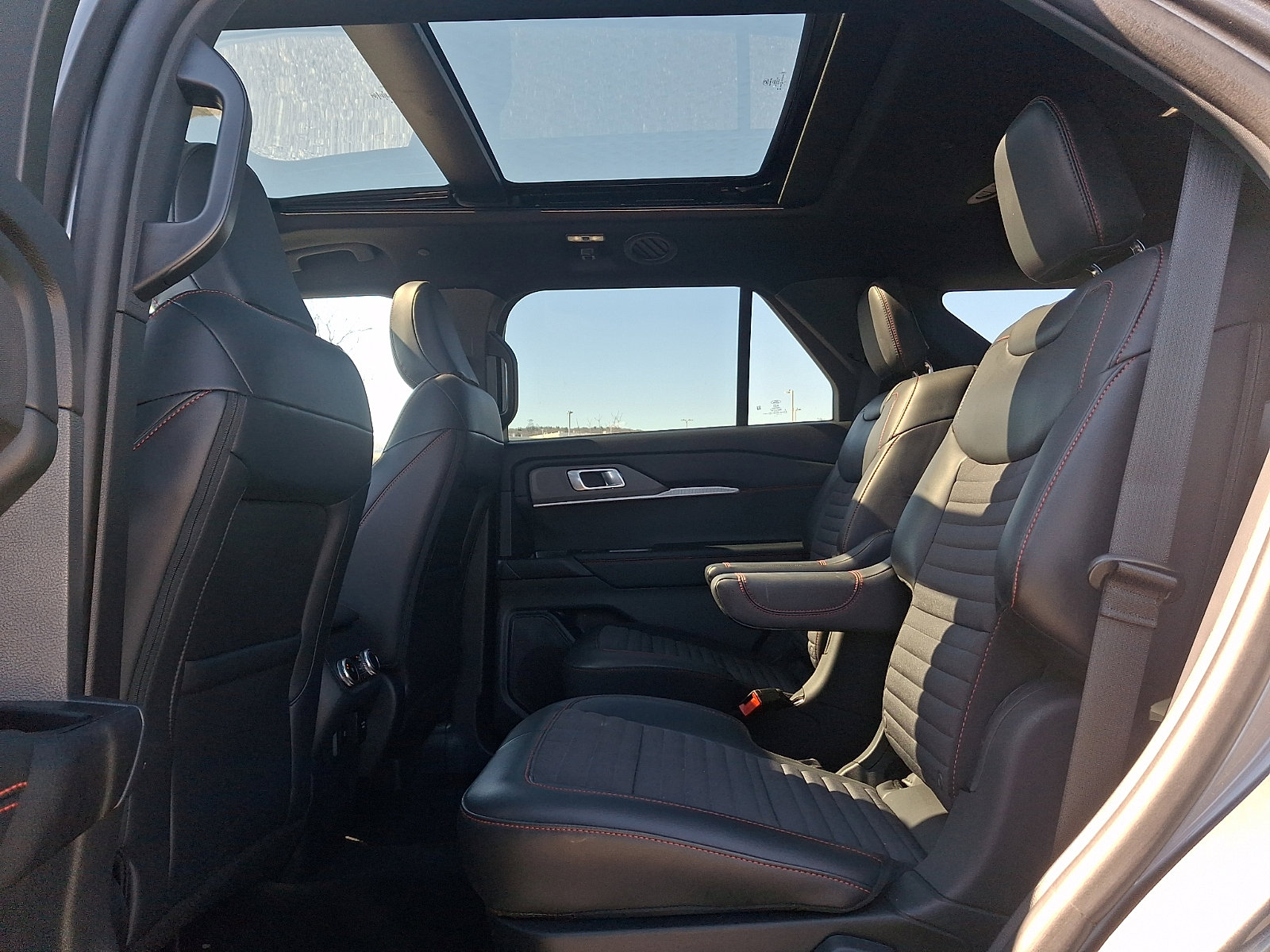 Certified 2025 Ford Explorer ST-Line w/ Premium Package image 10