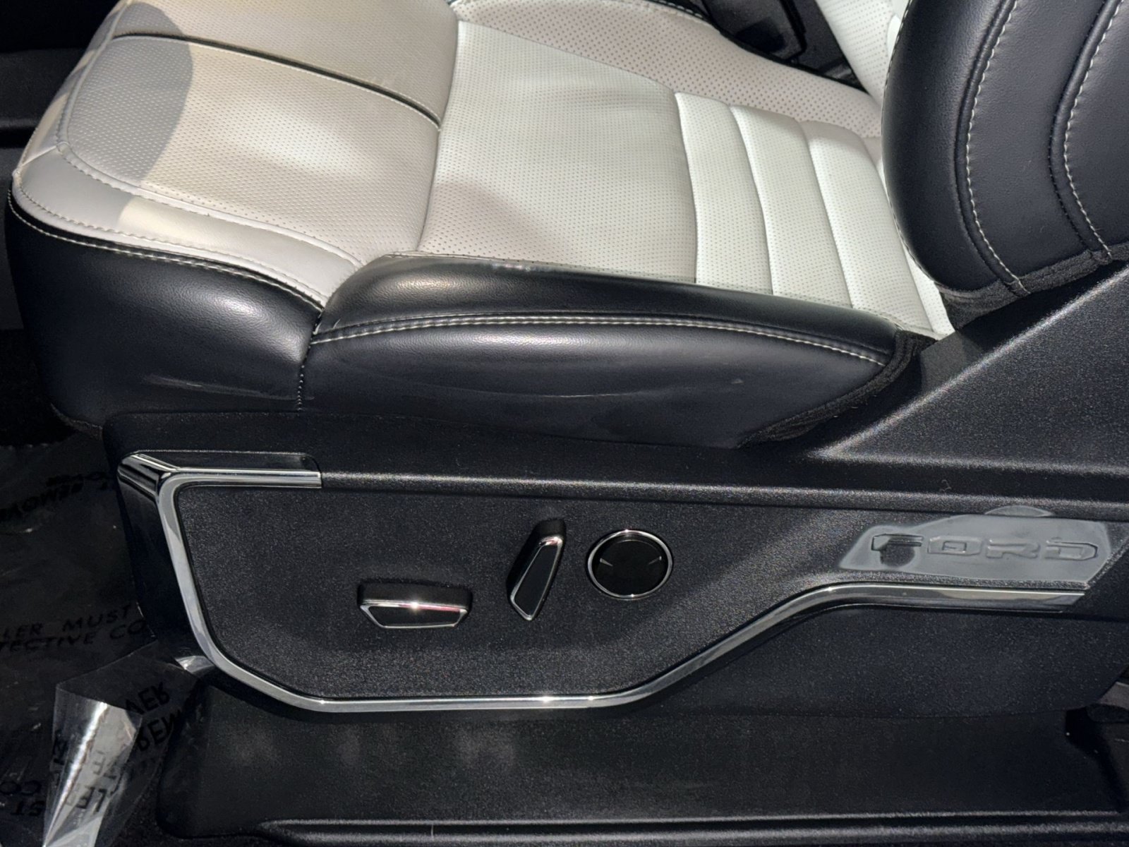 Used 2023 Ford F150 Lightning Platinum AWD/4WD image 19