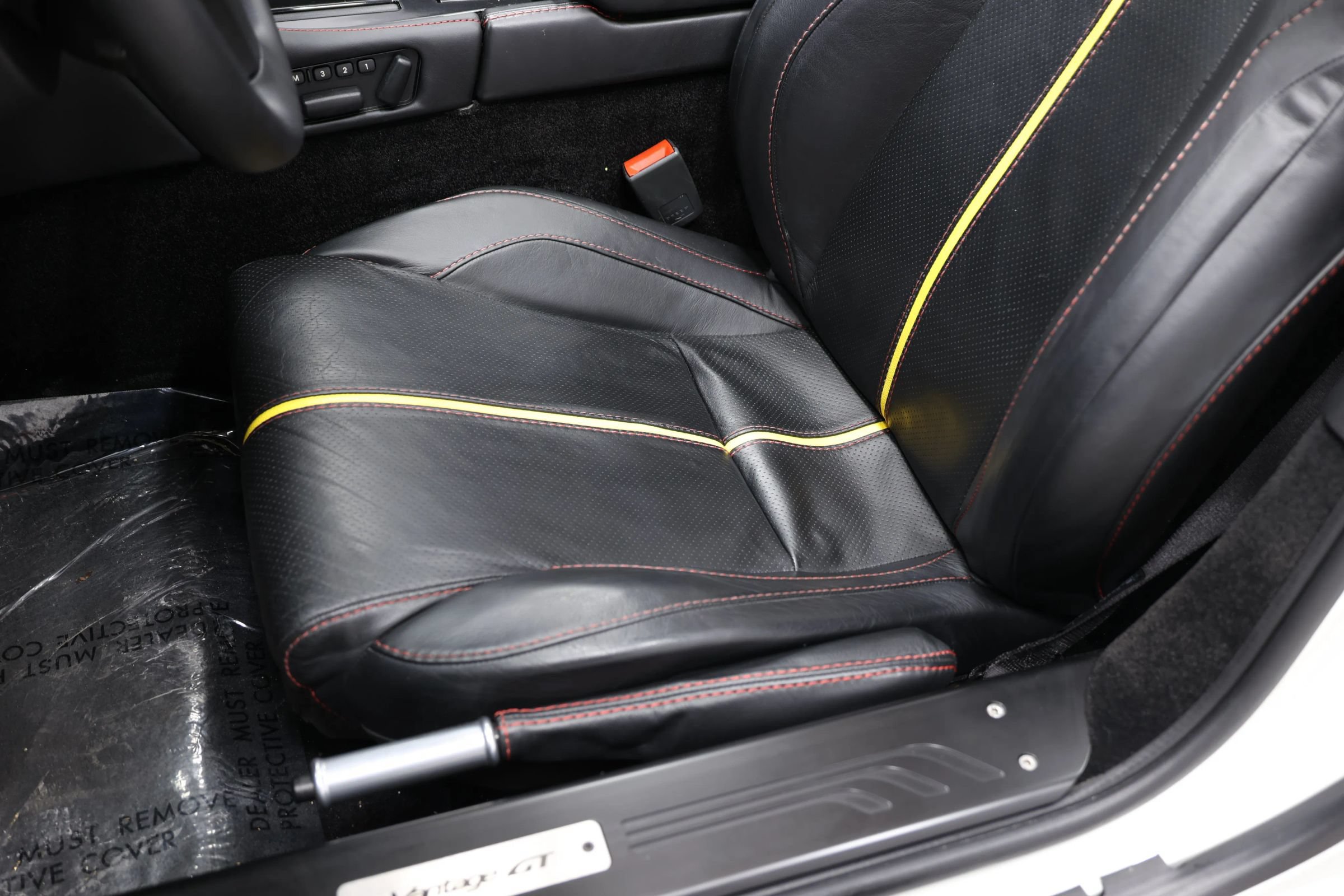 Used 2016 Aston Martin V8 Vantage GT RWD image 17