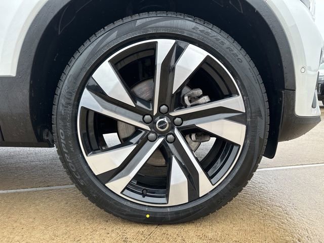 Certified 2024 Volvo XC40 B5 Plus w/ Protection Package Premier image 11