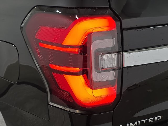 Used 2022 Ford Expedition Limited AWD/4WD image 32