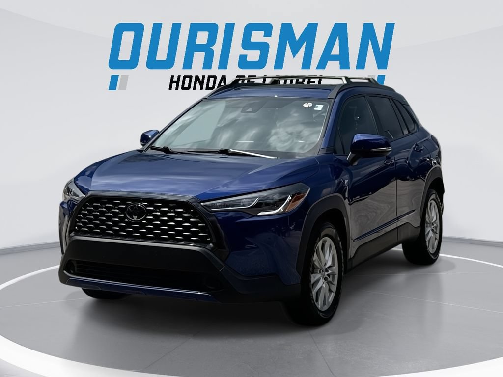 Used 2022 Toyota Corolla Cross LE w/ Moonroof Package AWD/4WD video 1