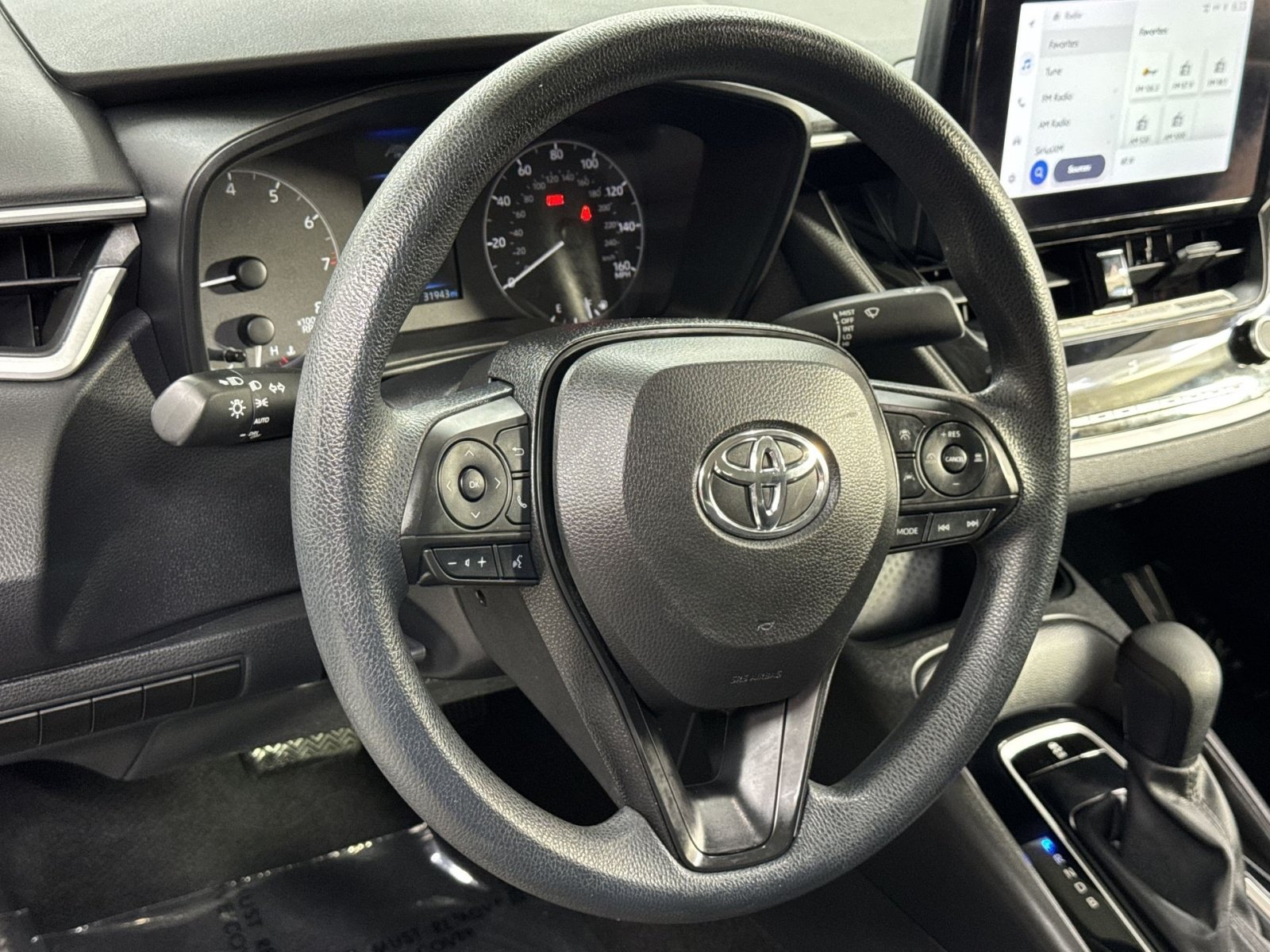Used 2023 Toyota Corolla LE FWD image 28