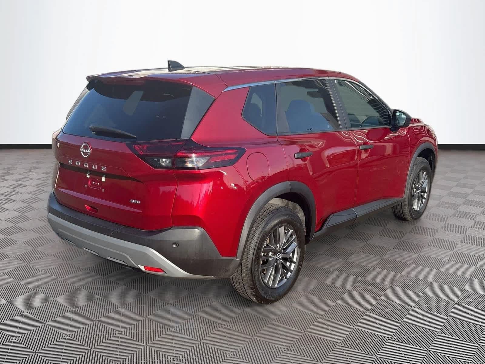 Used 2023 Nissan Rogue S AWD/4WD image 5