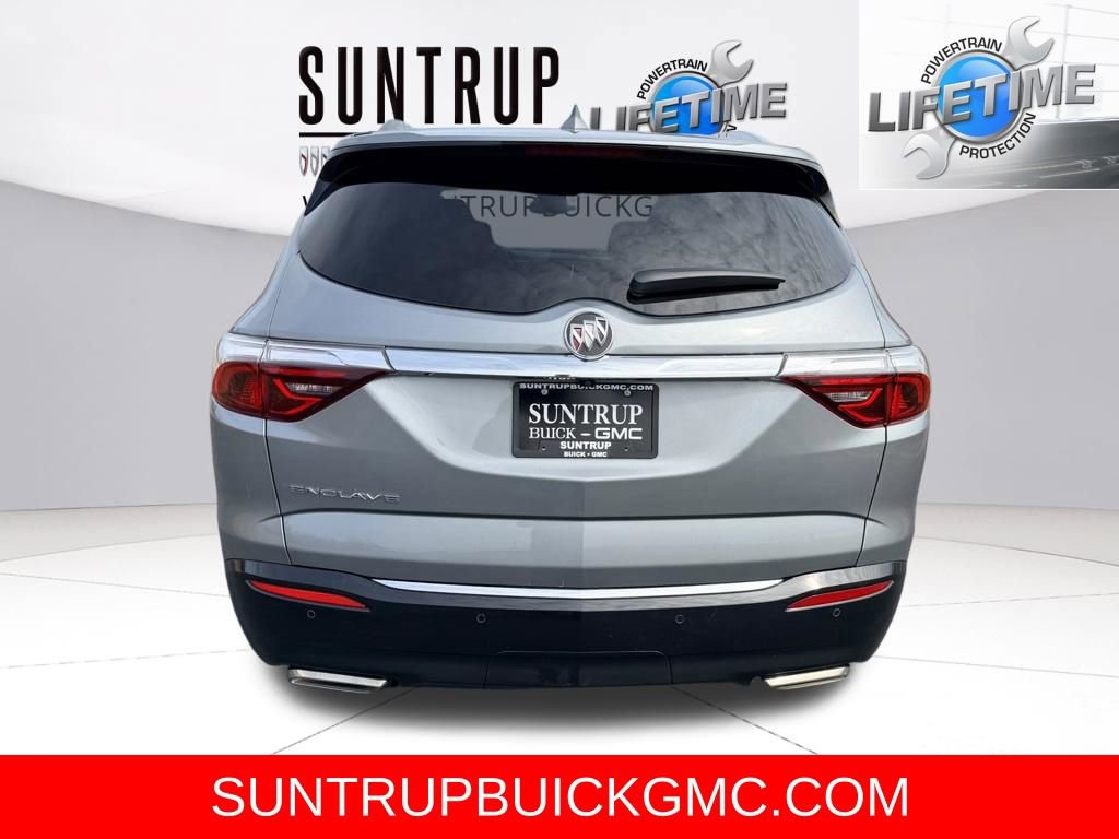 Used 2024 Buick Enclave Essence image 3