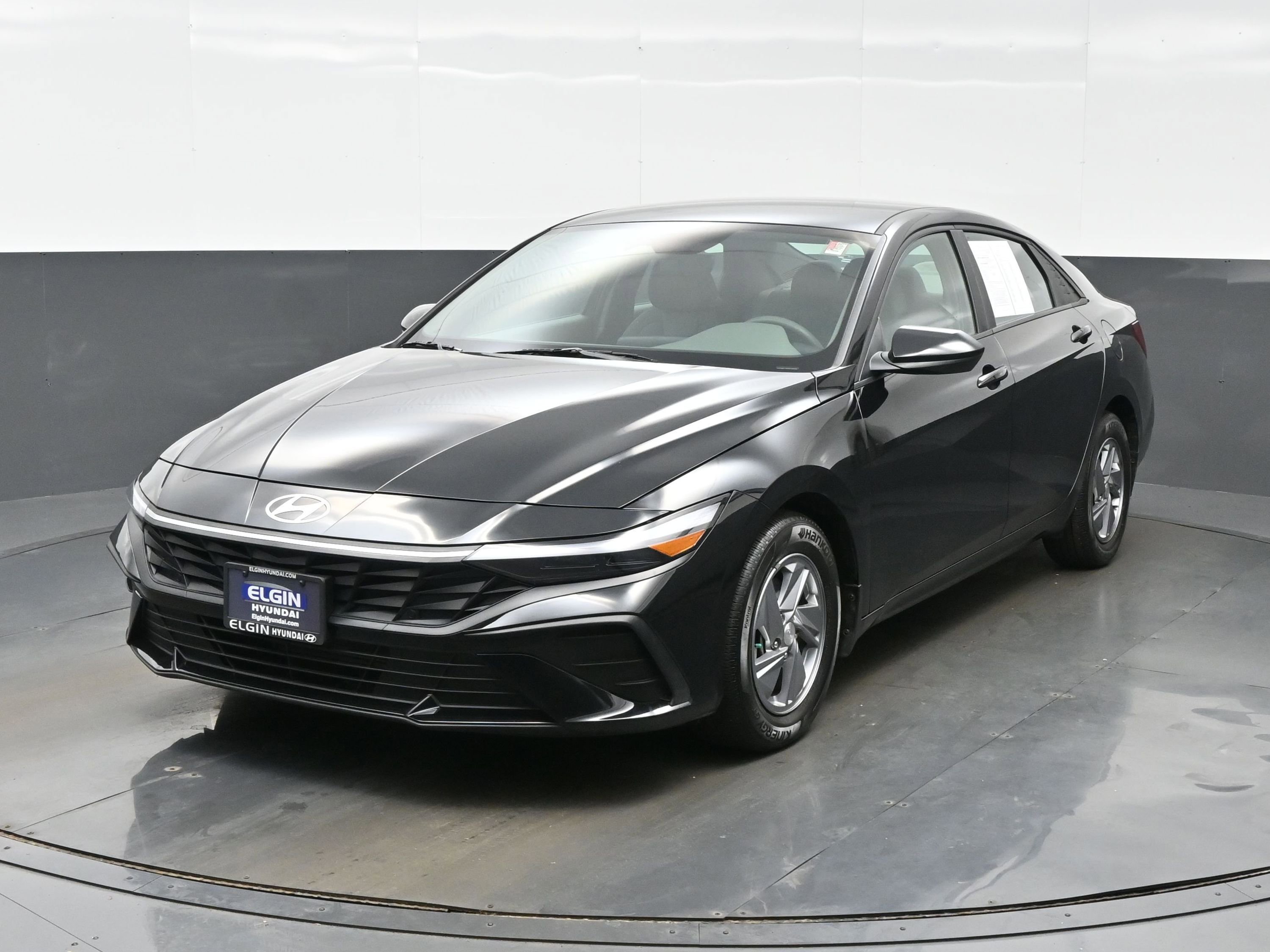 Used 2024 Hyundai Elantra SE FWD image 1
