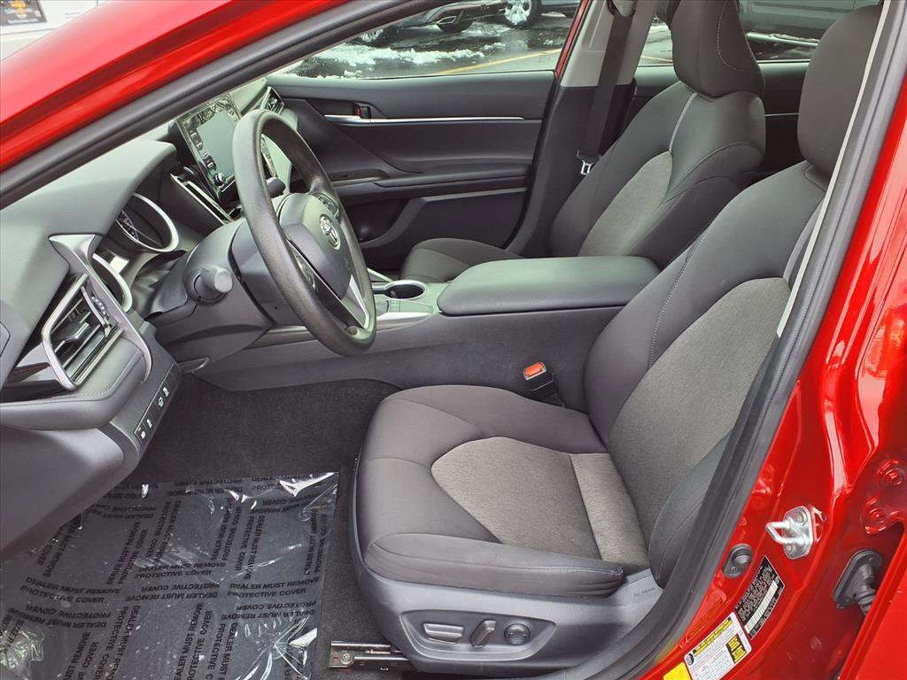 Used 2024 Toyota Camry LE image 4