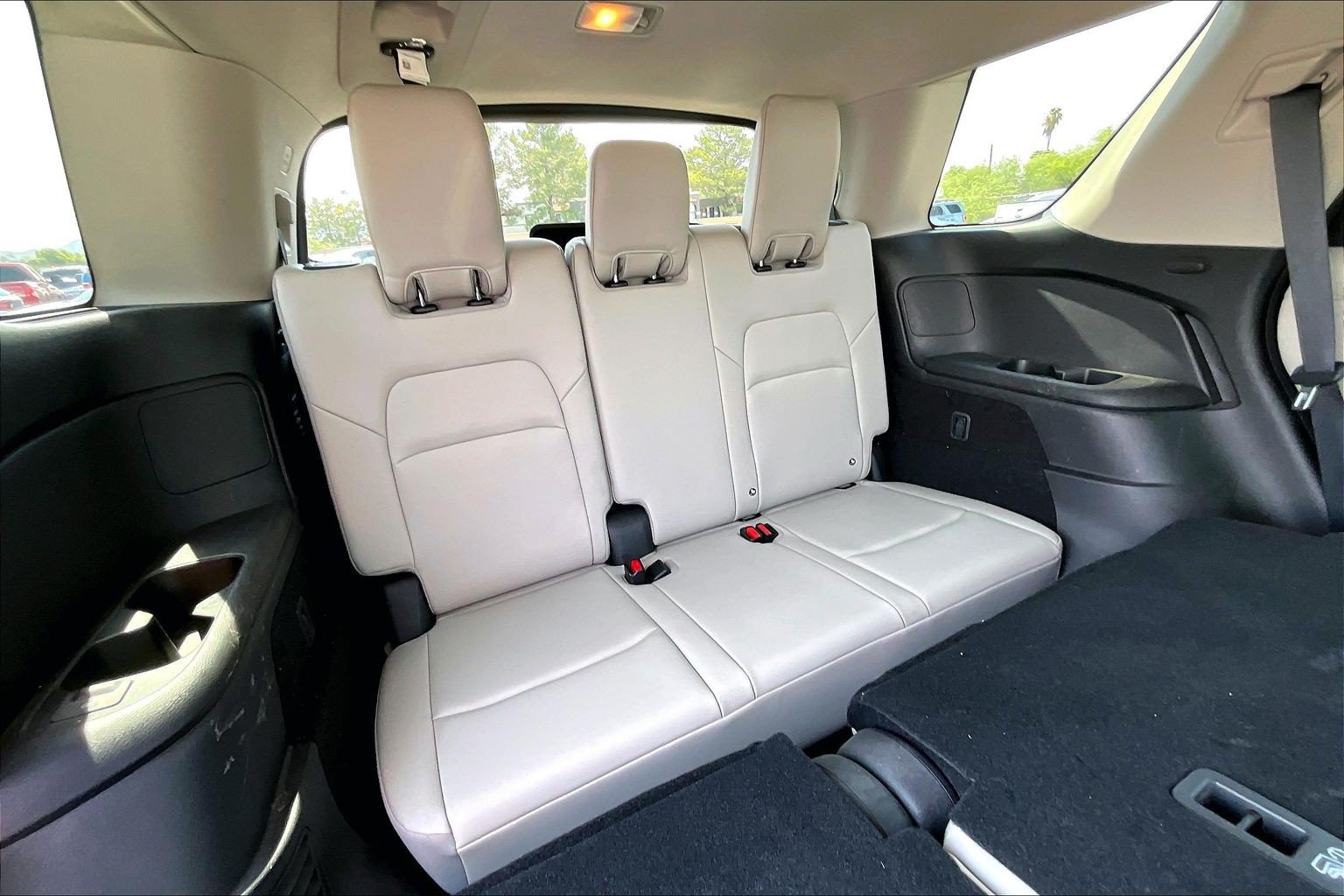 Used 2023 Nissan Pathfinder SL w/ Black Appearance Package FWD image 28