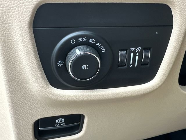 Used 2024 Jeep Grand Cherokee Limited image 24