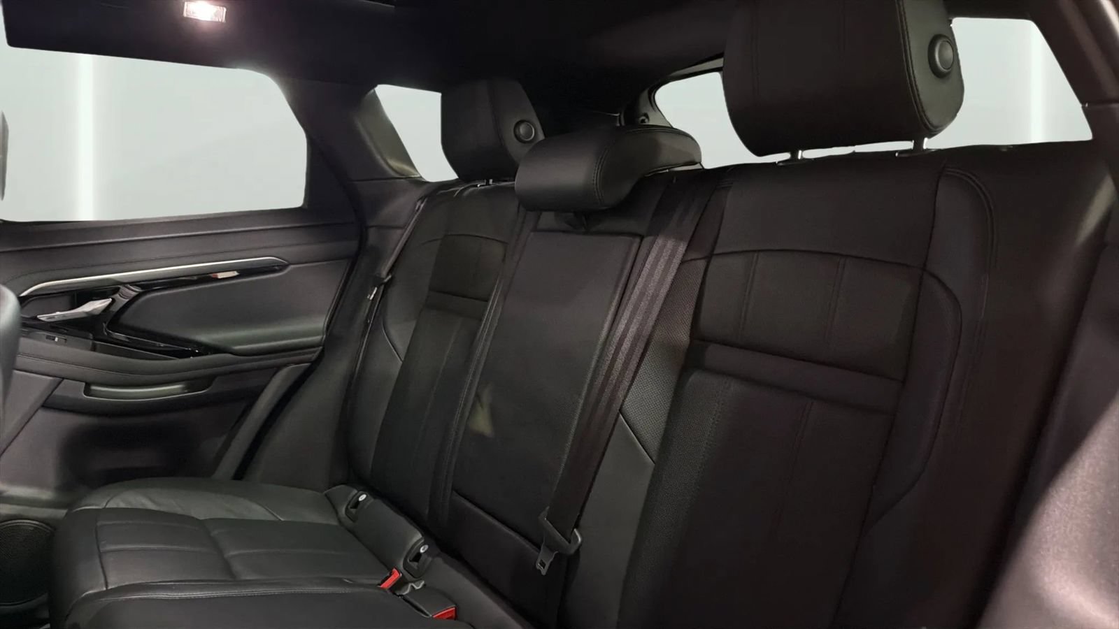 Used 2020 Land Rover Range Rover Evoque R-Dynamic SE AWD/4WD image 57
