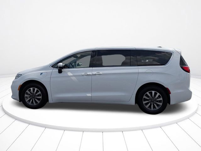 Used 2023 Chrysler Pacifica Touring-L FWD image 6
