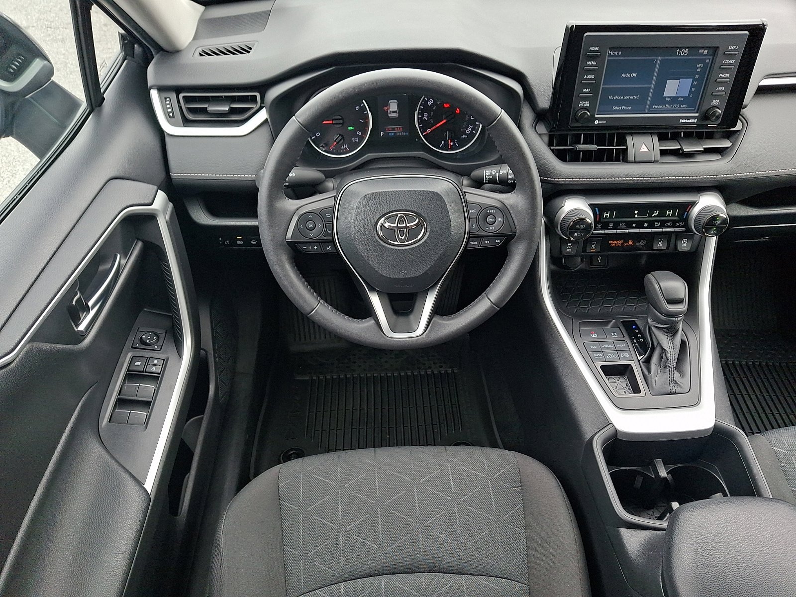Used 2022 Toyota RAV4 XLE w/ Convenience Package image 11