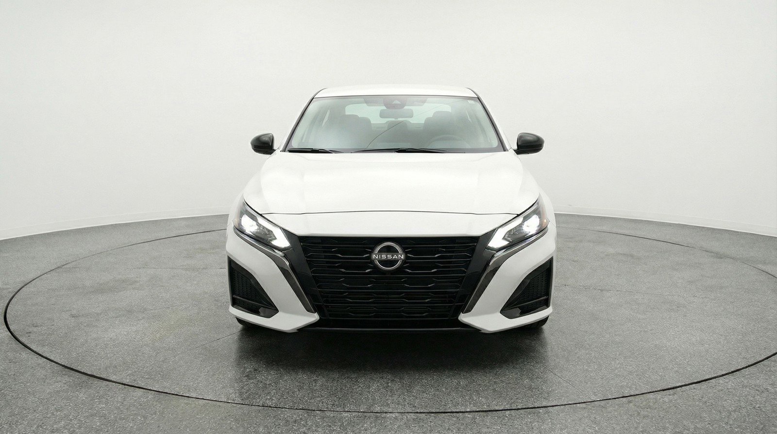 Used 2025 Nissan Altima 2.5 SV image 2