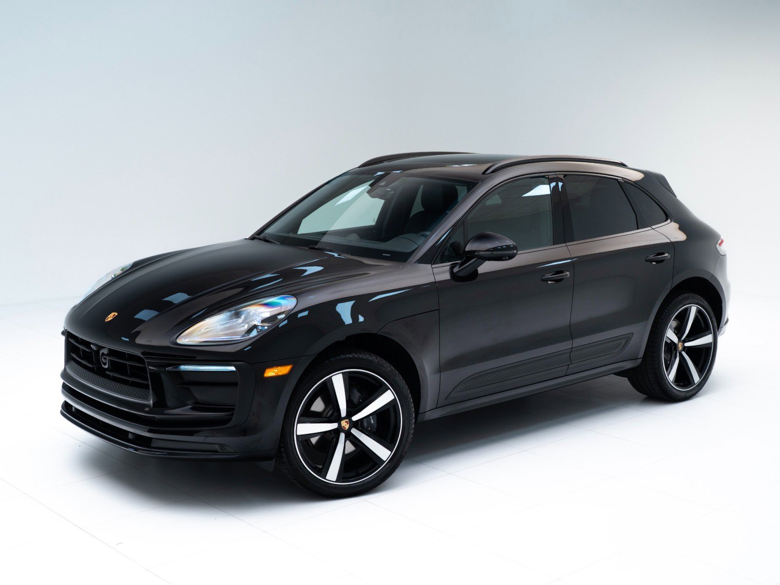 Certified 2023 Porsche Macan AWD/4WD image 1