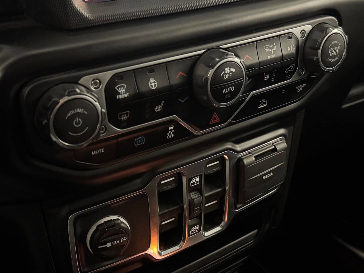 Used 2022 Jeep Wrangler Unlimited Sahara w/ Cold Weather Group image 40