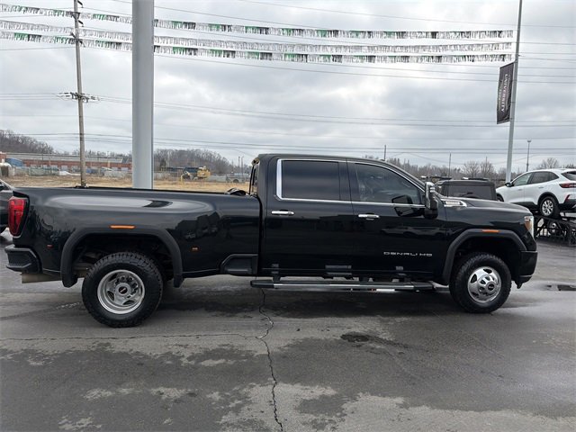 Used 2022 GMC Sierra 3500 Denali w/ Technology Package image 2