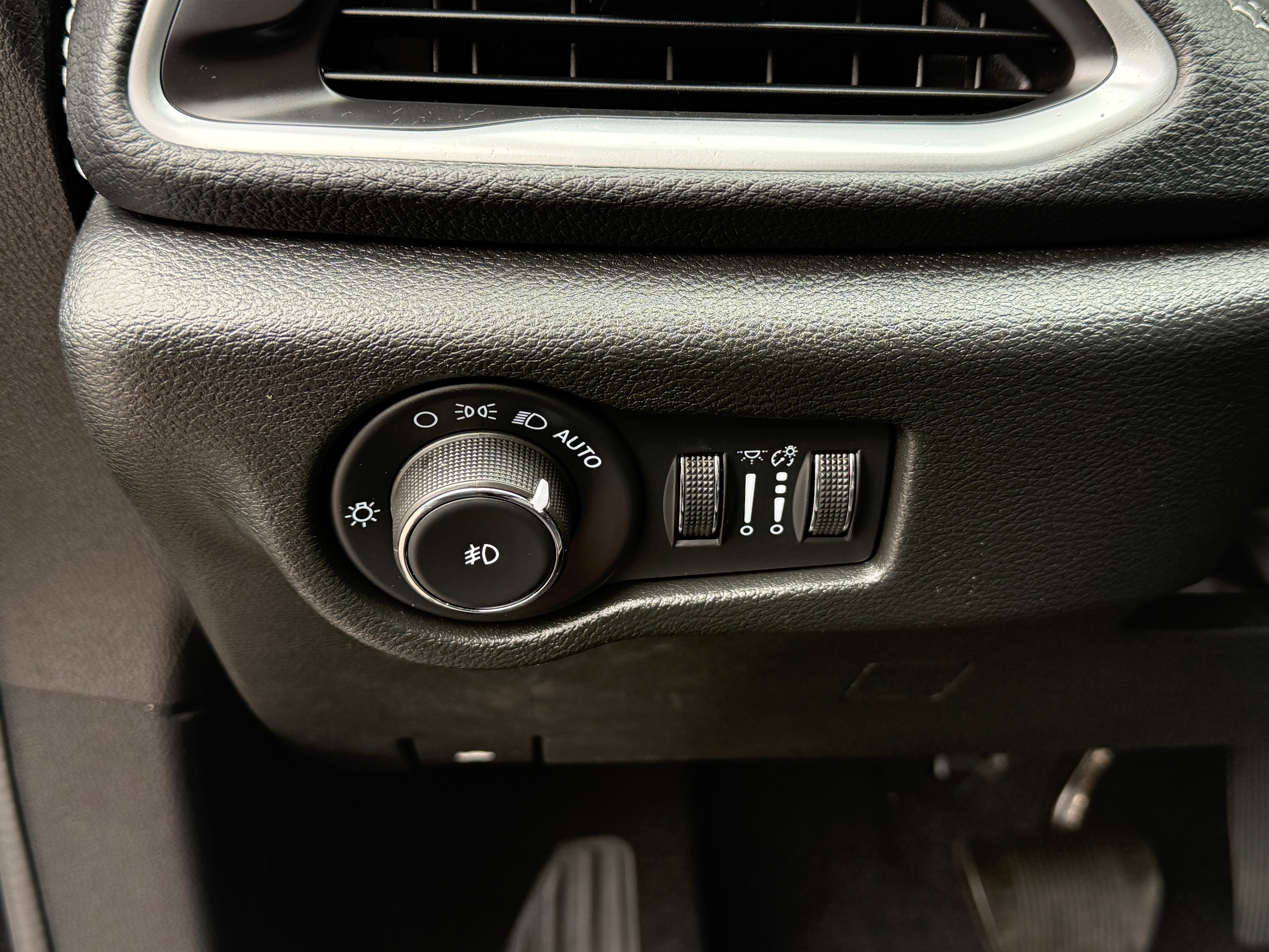 Used 2022 Chrysler Pacifica Limited w/ S Appearance Package image 24