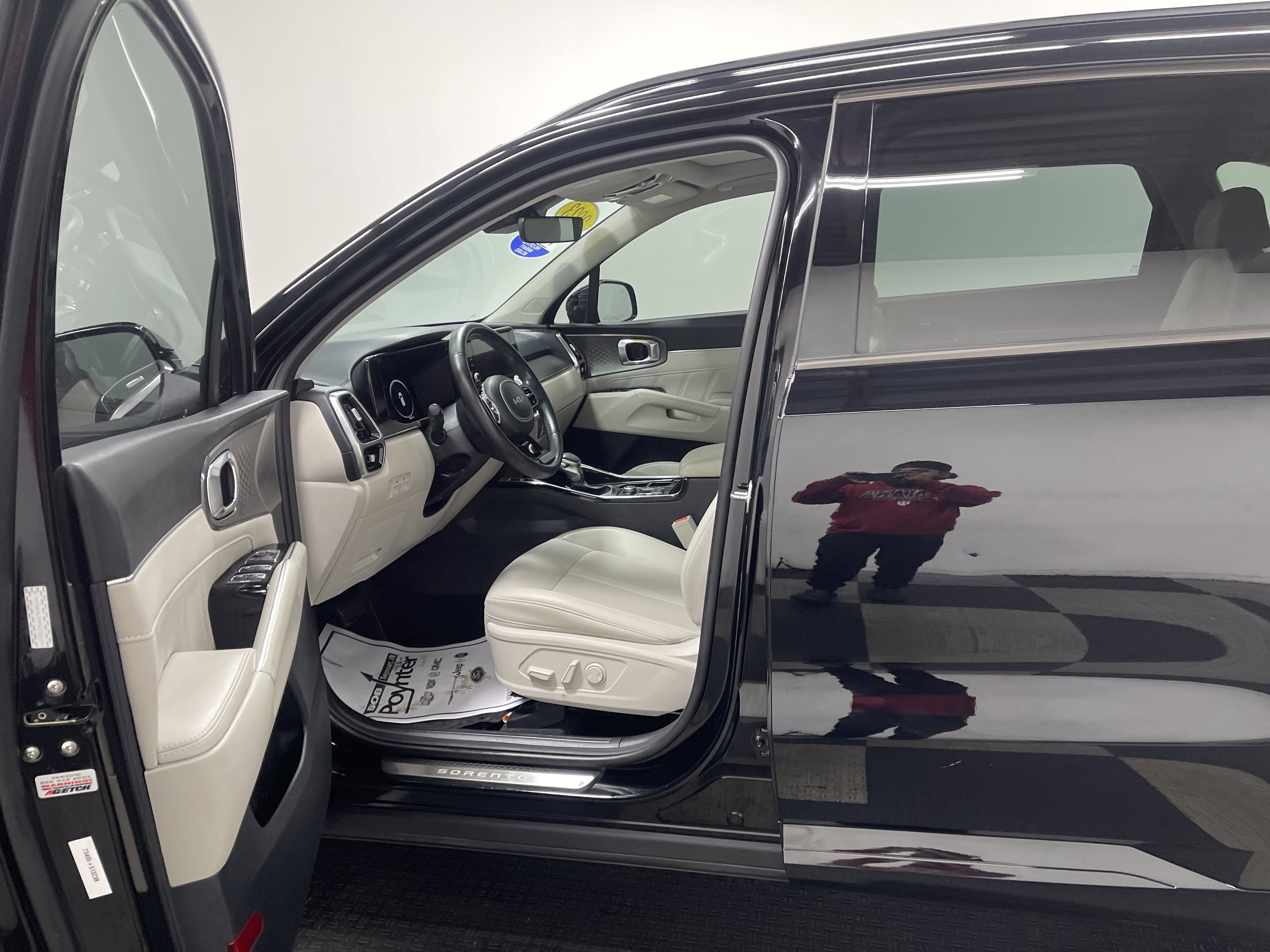 Used 2023 Kia Sorento SX image 9