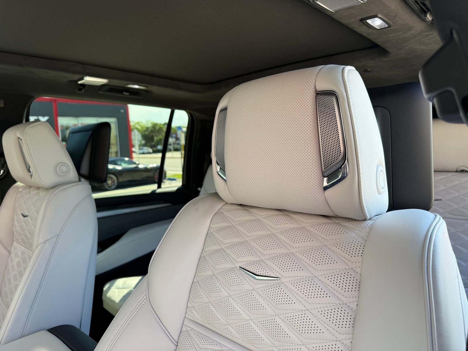 Used 2025 Cadillac Escalade ESV V image 21