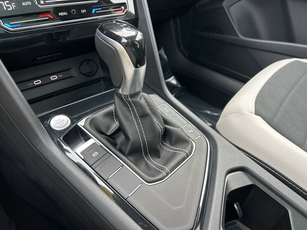 Certified 2025 Volkswagen Taos SE w/ Panoramic Sunroof Package image 37