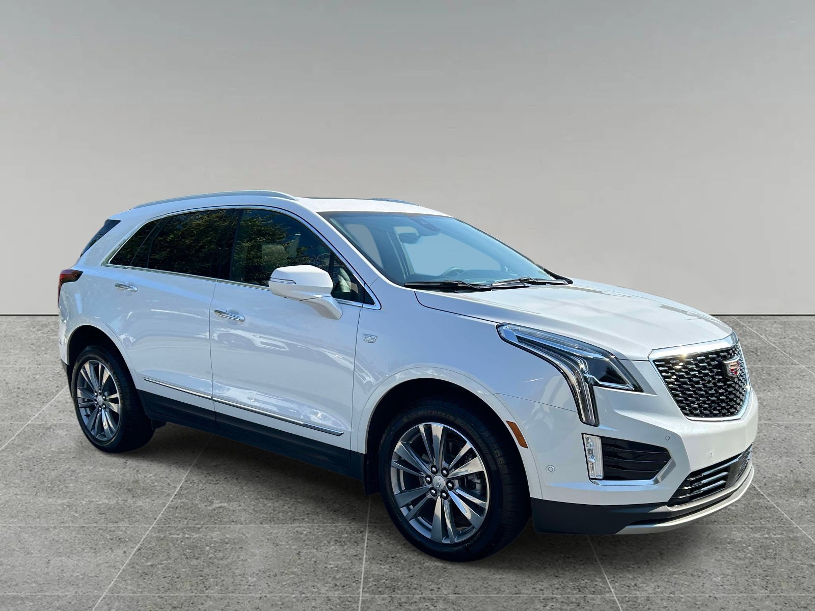 Certified 2025 Cadillac XT5 Premium Luxury w/ Technology Package FWD image 7