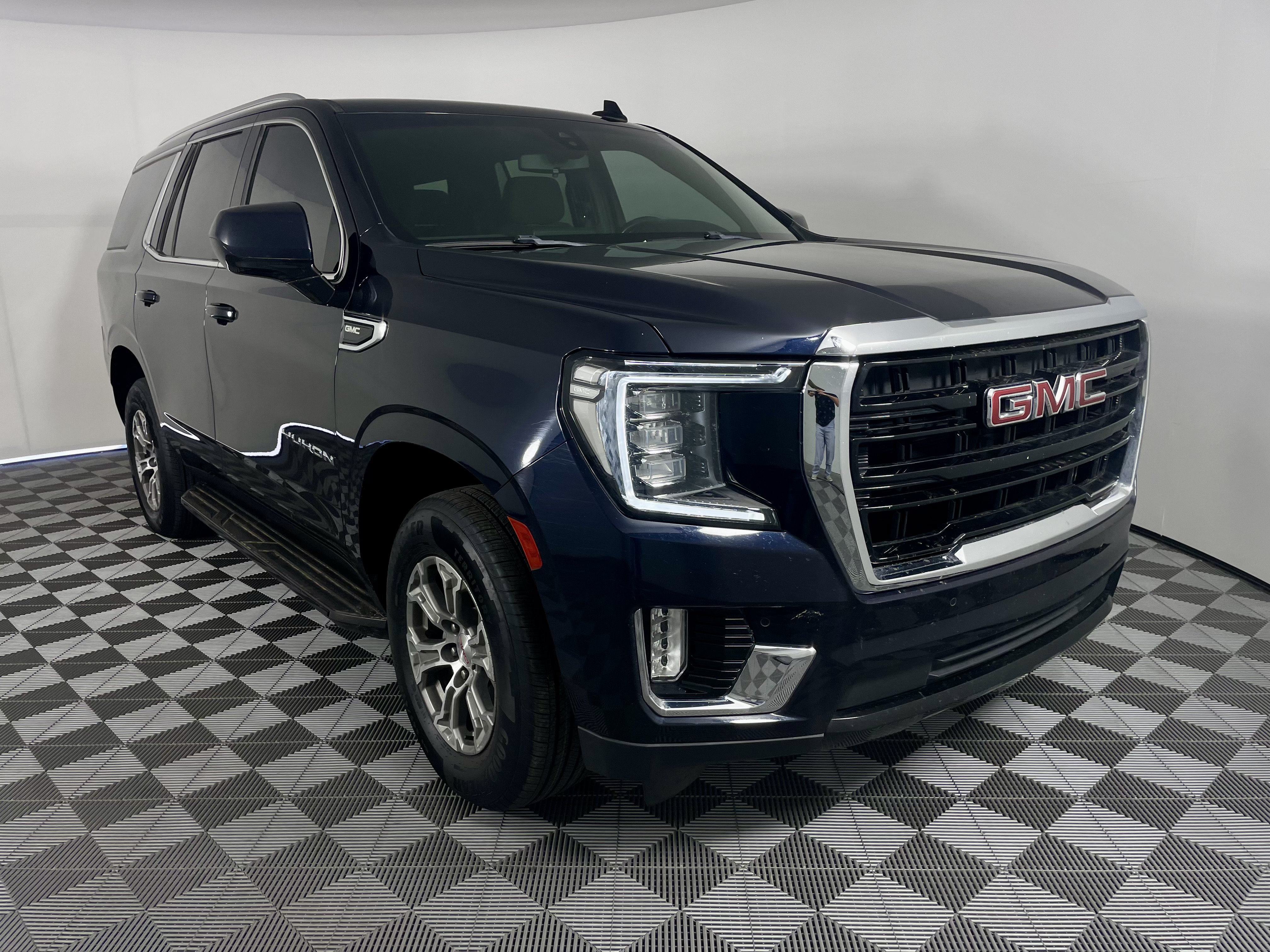 Used 2021 GMC Yukon SLE AWD/4WD image 7