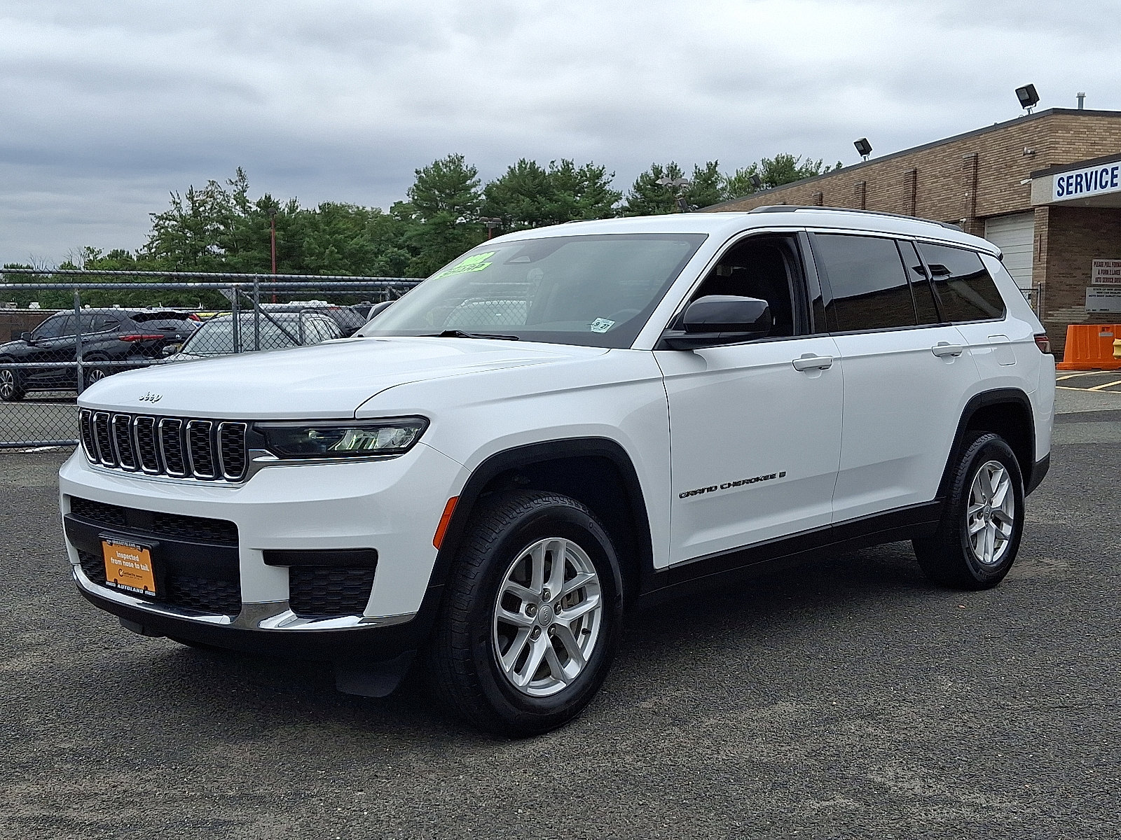 Used 2022 Jeep Grand Cherokee L Laredo w/ Luxury Tech Group I image 3