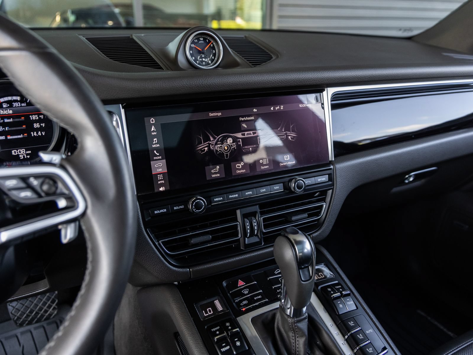 Certified 2021 Porsche Macan AWD/4WD image 25
