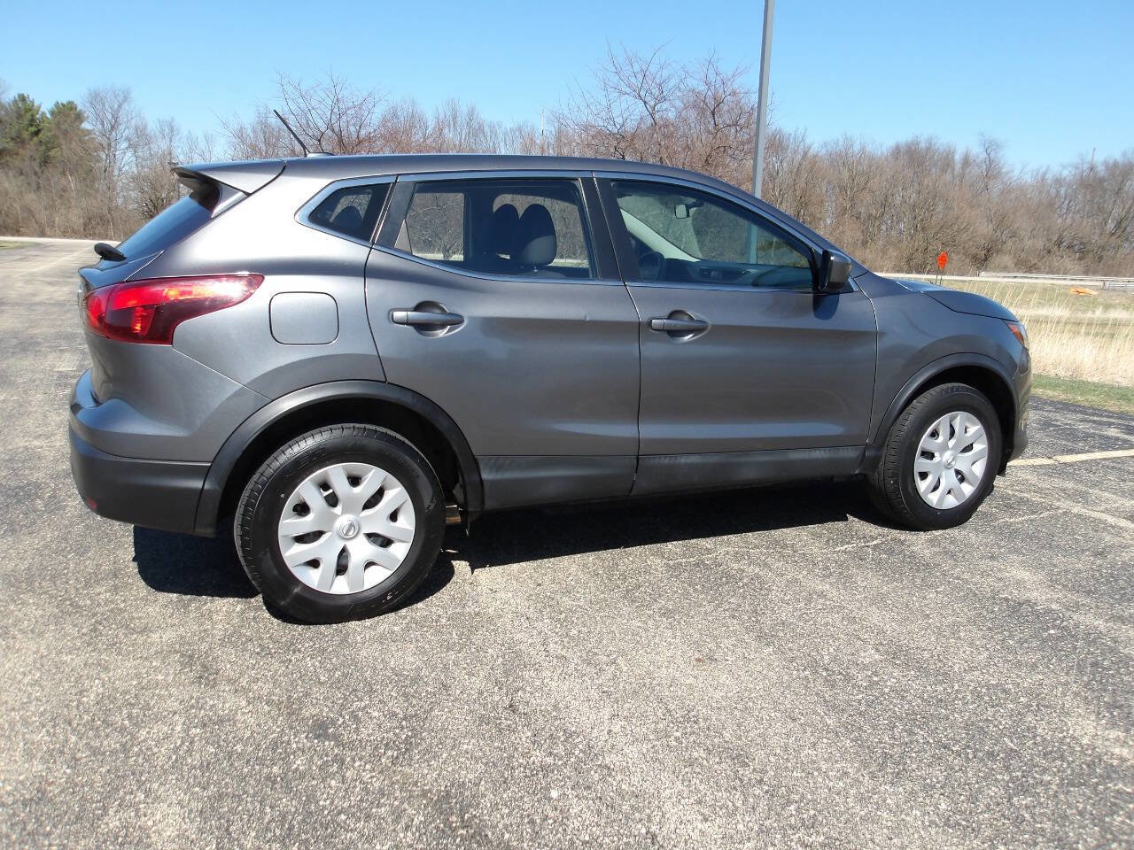 Used 2019 Nissan Rogue Sport S image 11