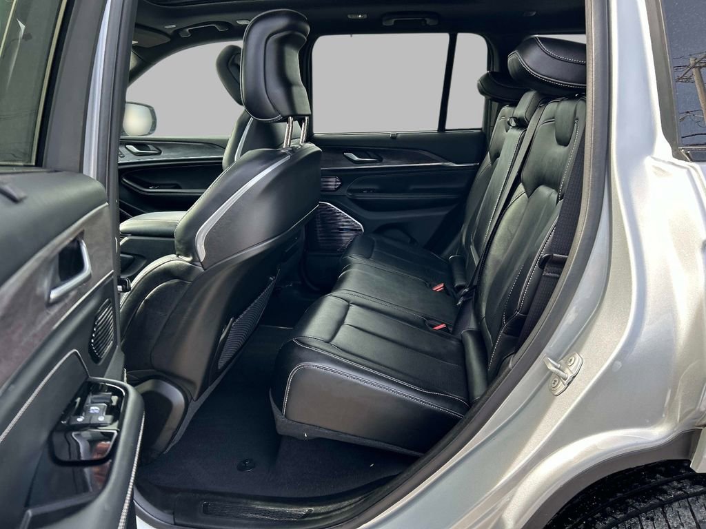 Used 2023 Jeep Grand Cherokee Overland w/ Luxury Tech Group IV image 12
