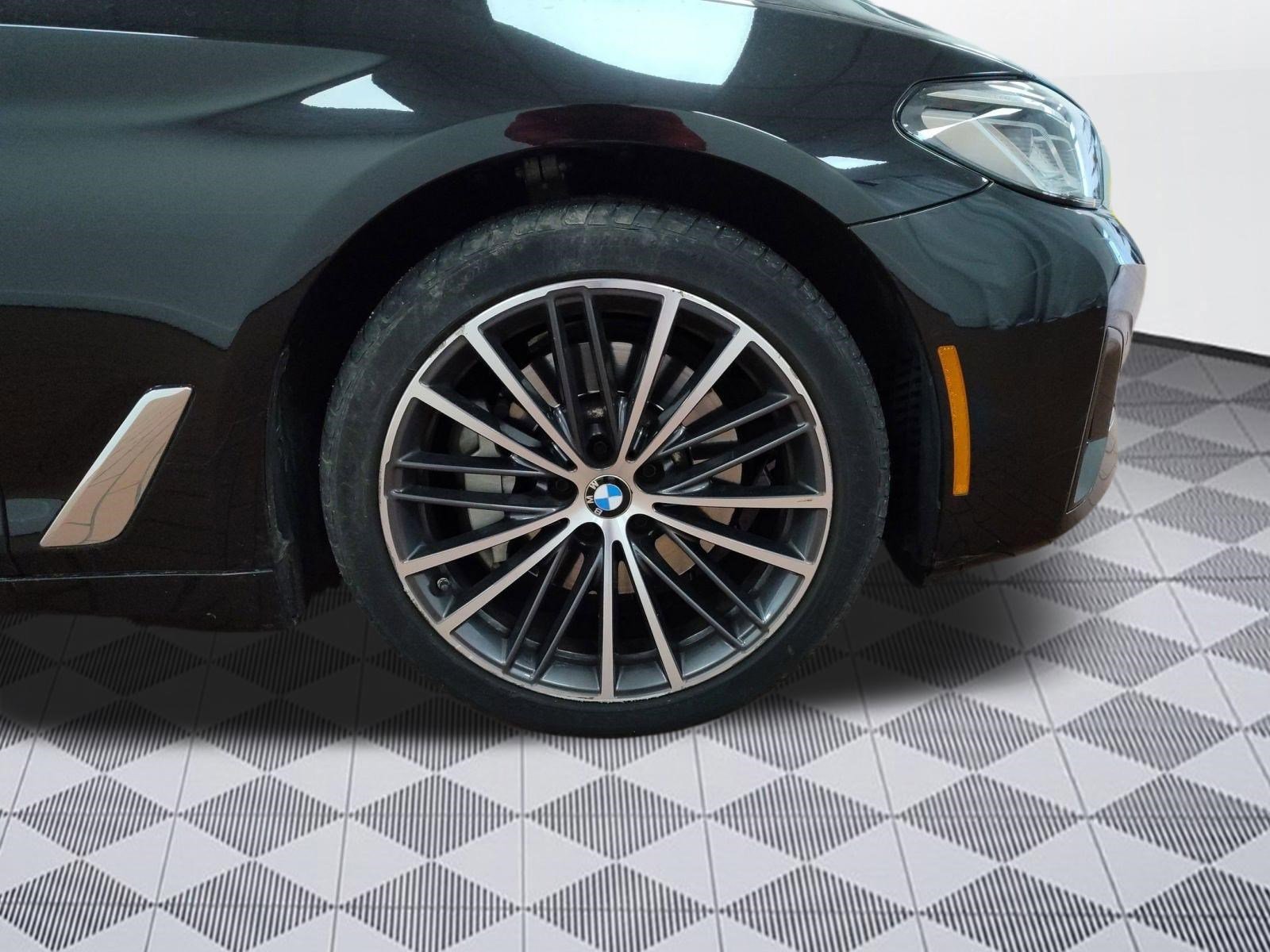 Used 2023 BMW 530i xDrive w/ Premium Package image 9