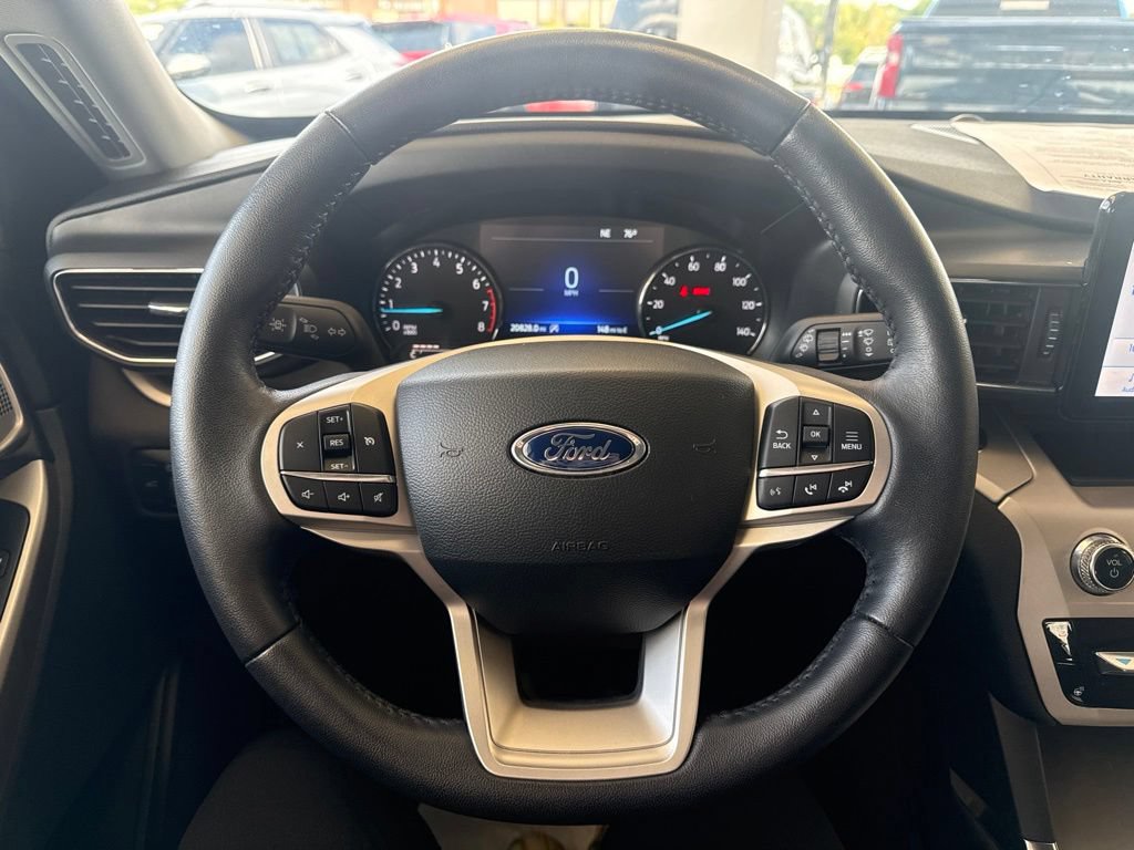 Used 2024 Ford Explorer XLT w/ Equipment Group 202A AWD/4WD image 17